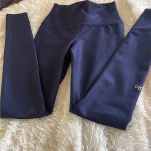 Alo yoga leggings . Like new, never worn , washed once. Long stretchy fabric .